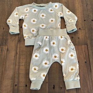 Daisy Print Matching Sweatsuit